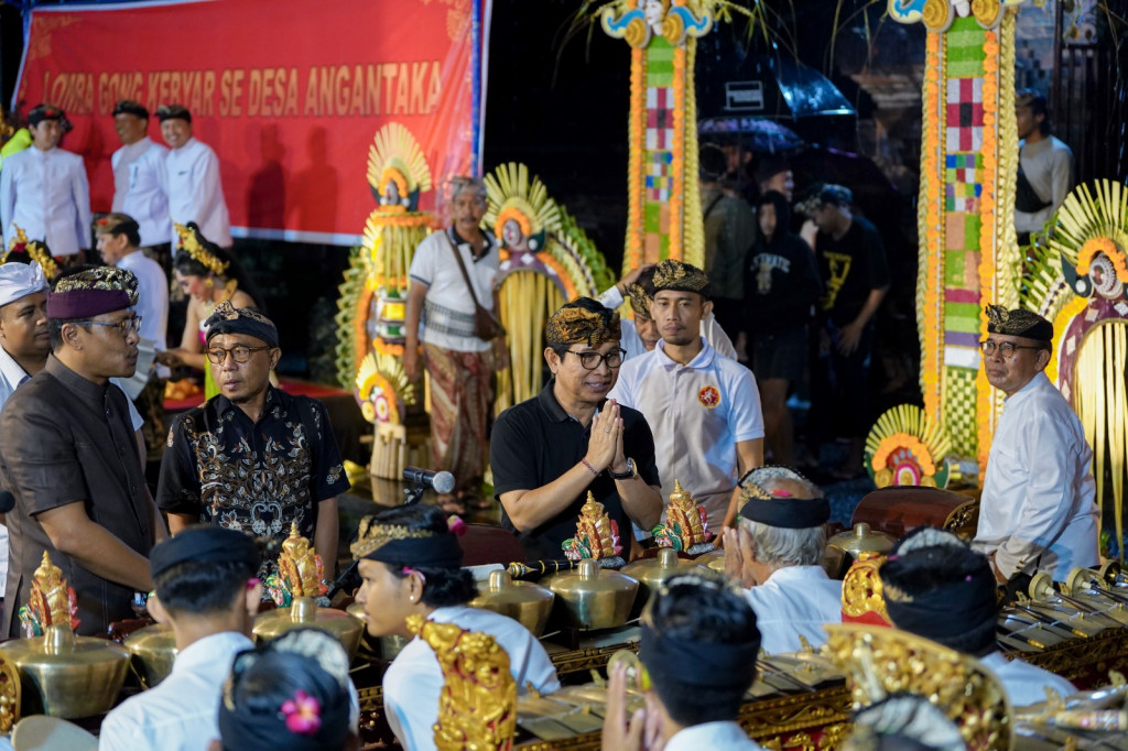 Sekda Badung Hadiri Gladi Resik Gong Kebyar Legendaris